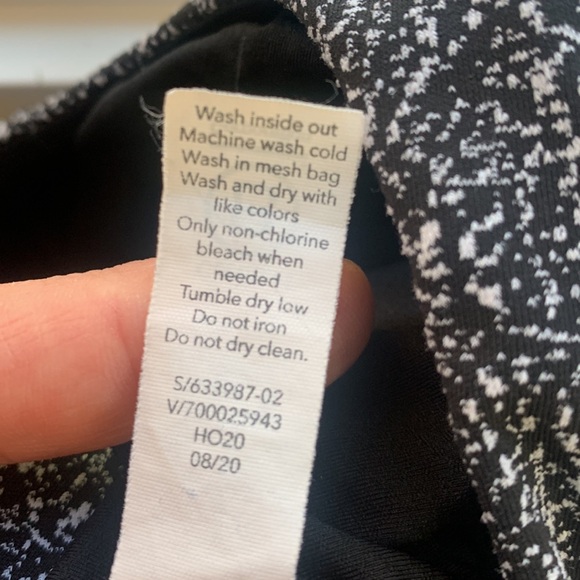 Athleta Ultimate Textured Sports Bra in Static Black /White W-874 Sz M - Picture 8 of 8